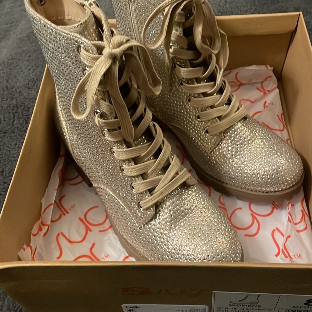 COMBAT BOOTS WITH RHINESTONES, SIZE 8, NEW